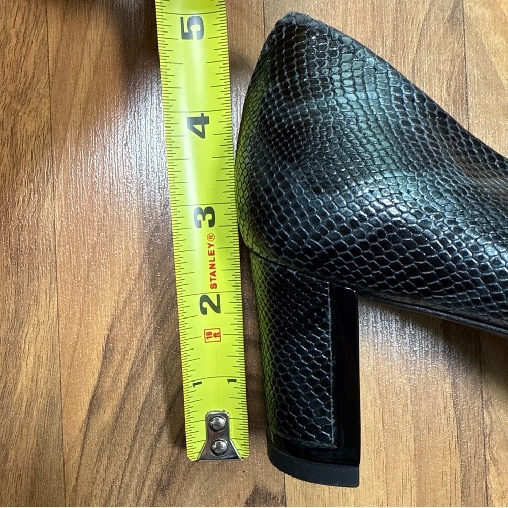Stuart Weitzman Leather Snake Embossed Pump 2.5” Heel Shoes Size 7M Black Gray - Picture 16 of 16